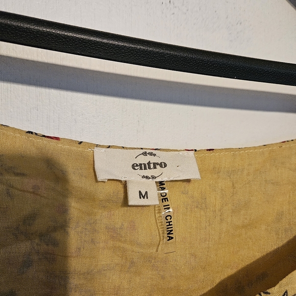 Entro blouse size medium - Picture 3 of 3